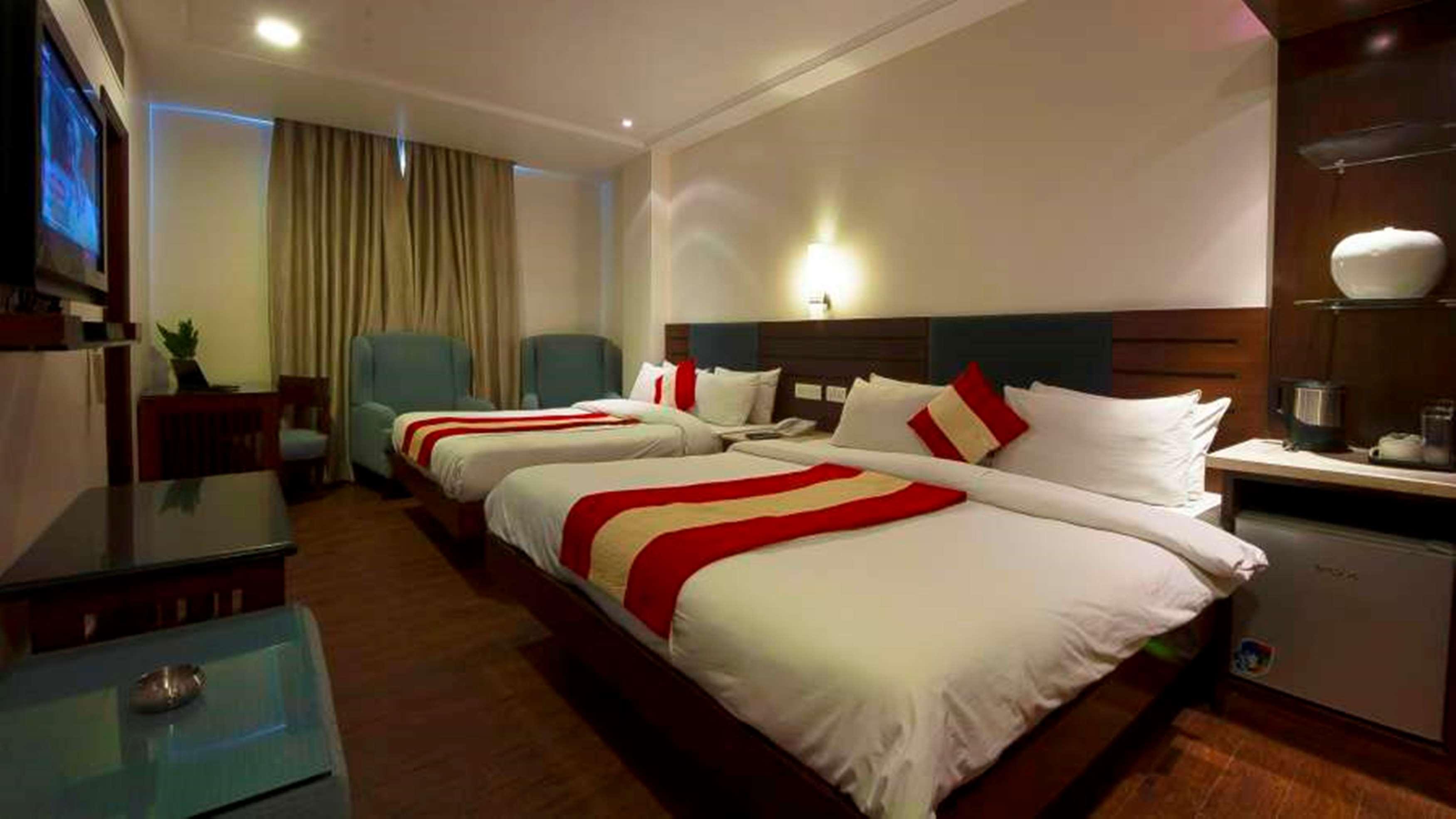 Hotel Aura - New Delhi Railway Station Exterior photo