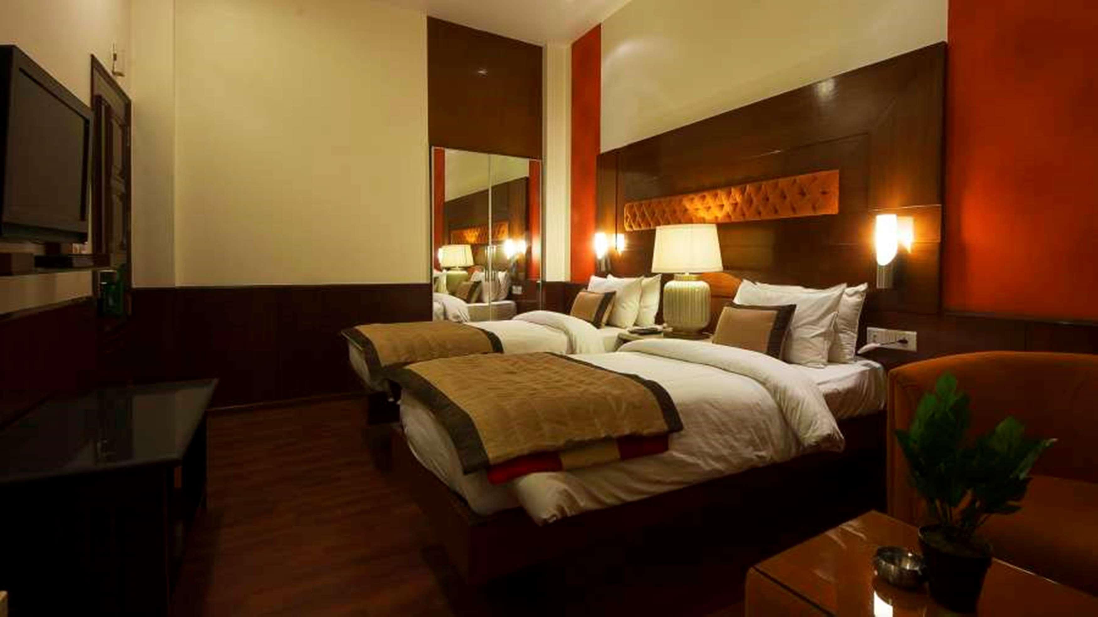 Hotel Aura - New Delhi Railway Station Exterior photo