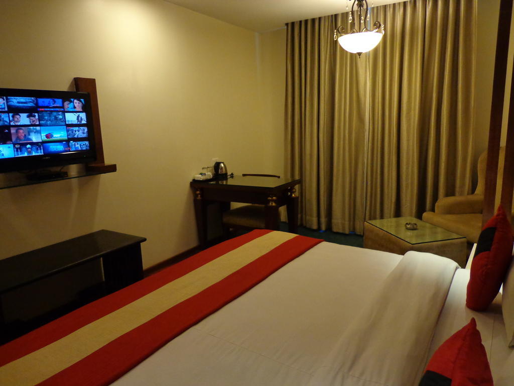 Hotel Aura - New Delhi Railway Station Exterior photo