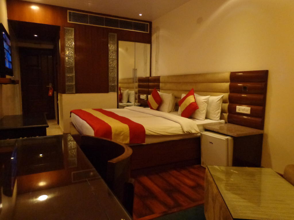 Hotel Aura - New Delhi Railway Station Exterior photo