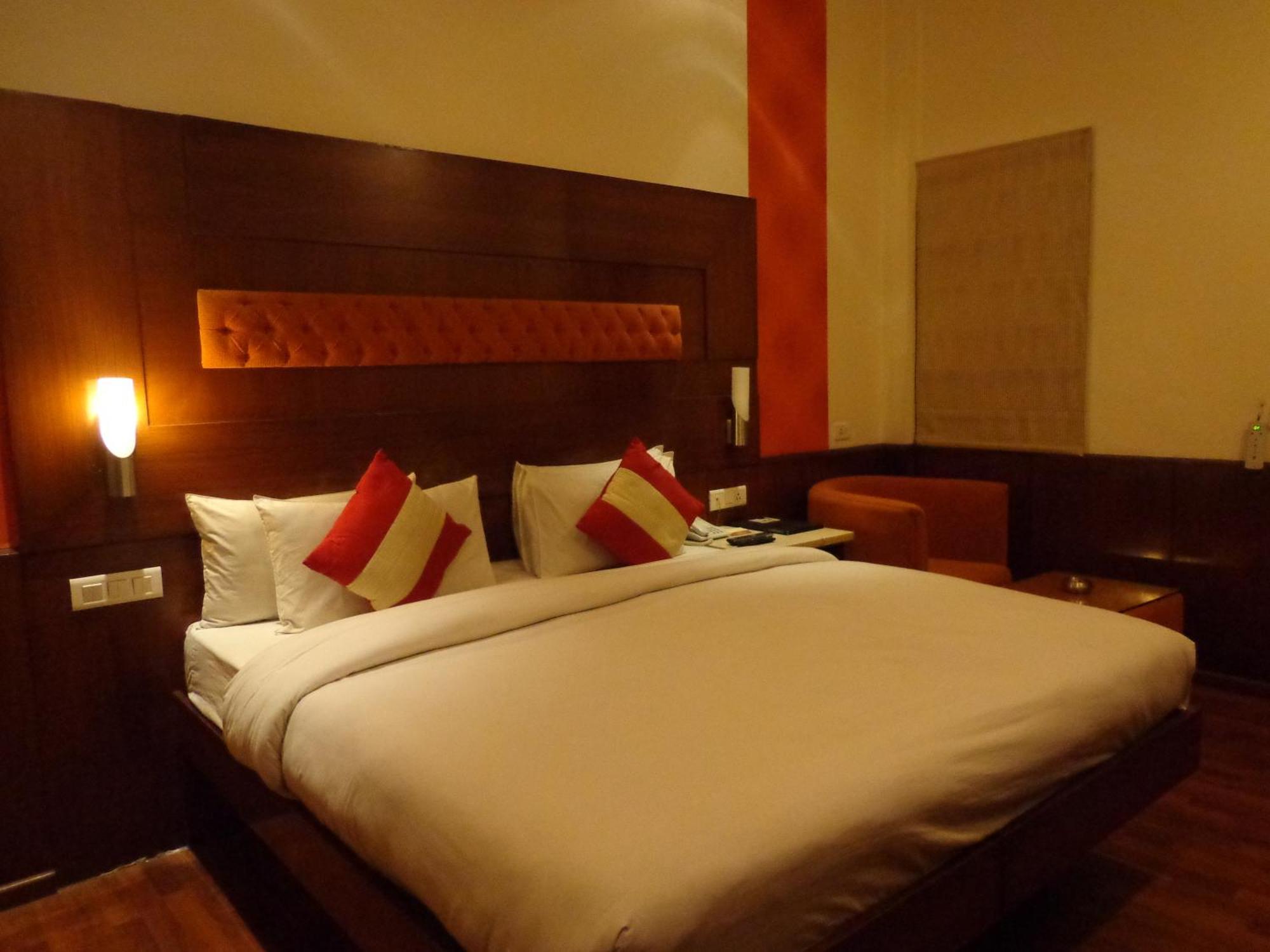 Hotel Aura - New Delhi Railway Station Exterior photo