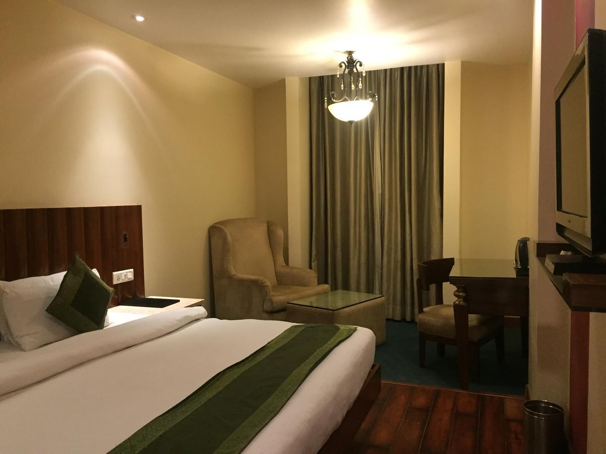 Hotel Aura - New Delhi Railway Station Exterior photo