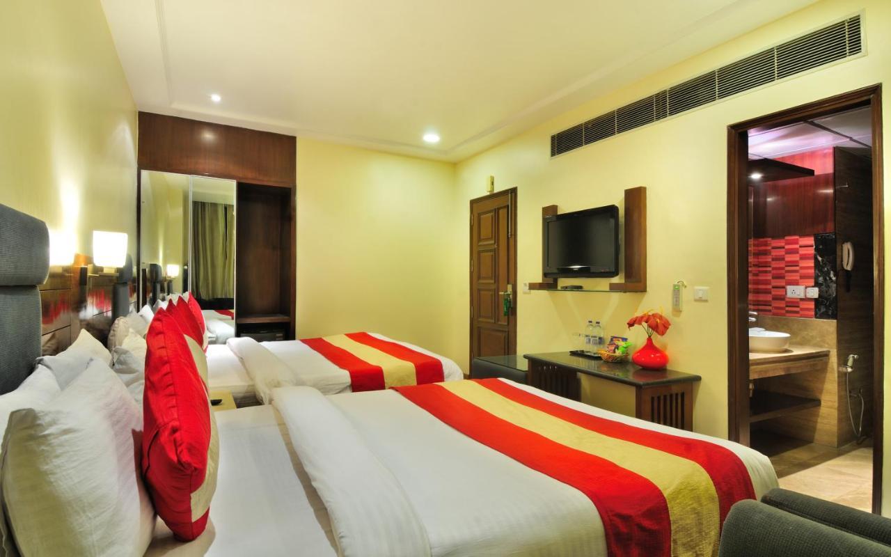 Hotel Aura - New Delhi Railway Station Exterior photo